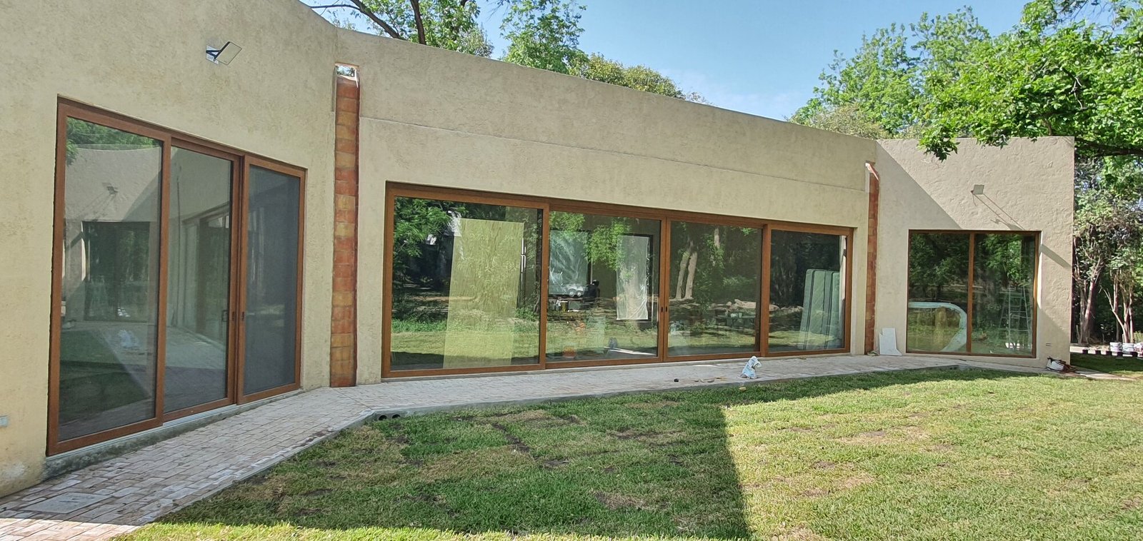 Residencia El Morillo en Saltillo con ventanería EUROHAUS