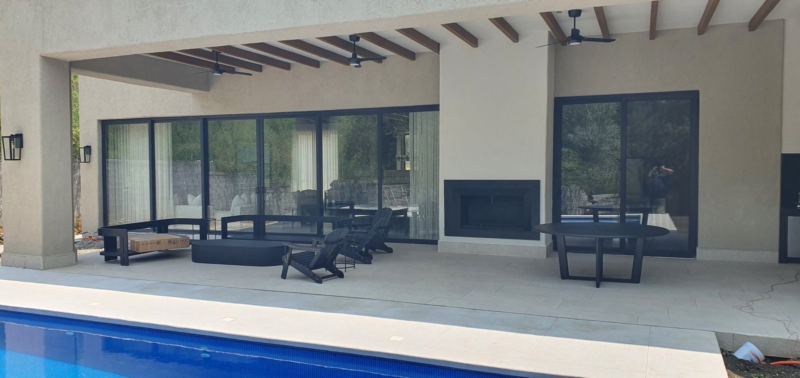 Terraza de Quinta Villa de Santiago con cancelería EUROHAUS