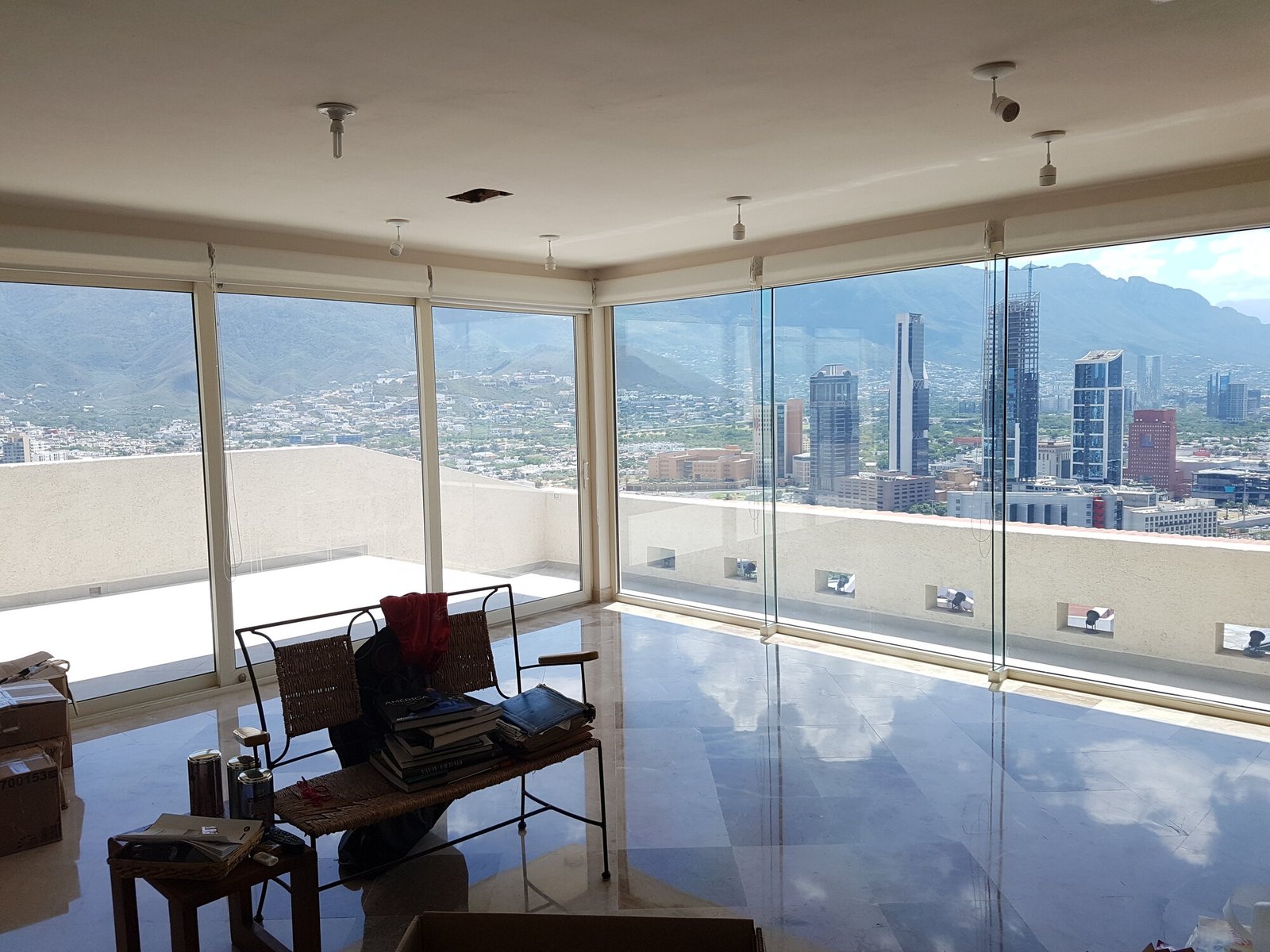Proyecto Vista Real con fachada y ventanería panorámica EUROHAUS